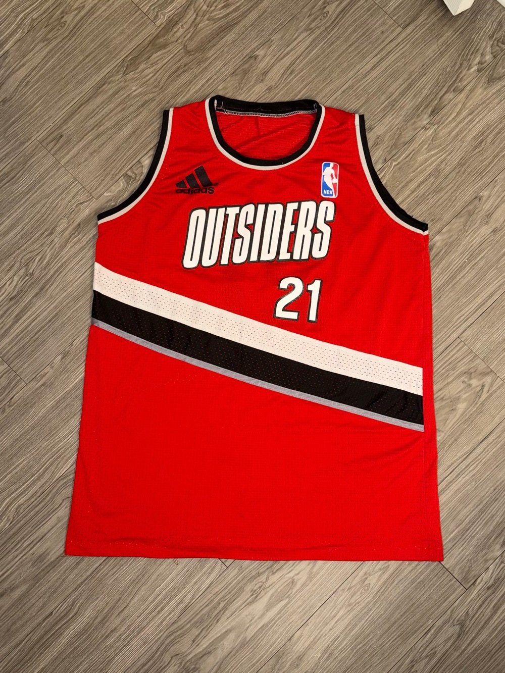 Outsiders Red Blazers-Esk #21 Basketball Jersey